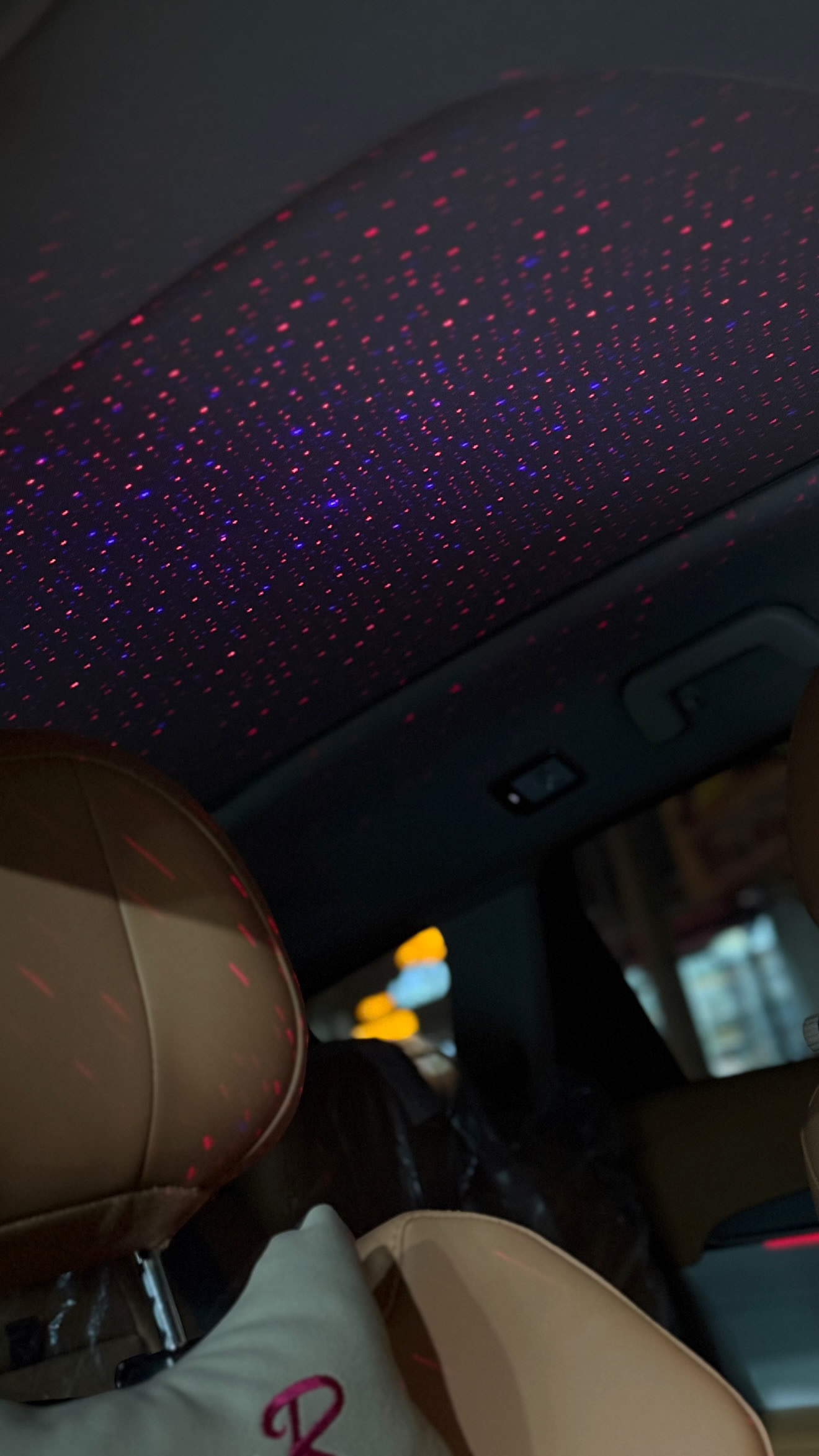 جنس بدنه:: آلیاژ آلومینیوم 		 نورپردازی: 5حالت نور پردازی 		 نور لیزر: دارد / سه رنگ آبی و قرمز و سبز.. 		امکان چرخش نور لیزر برای تنظیم روی سقف 		 حجم مخزن: 50 میلی لیتر