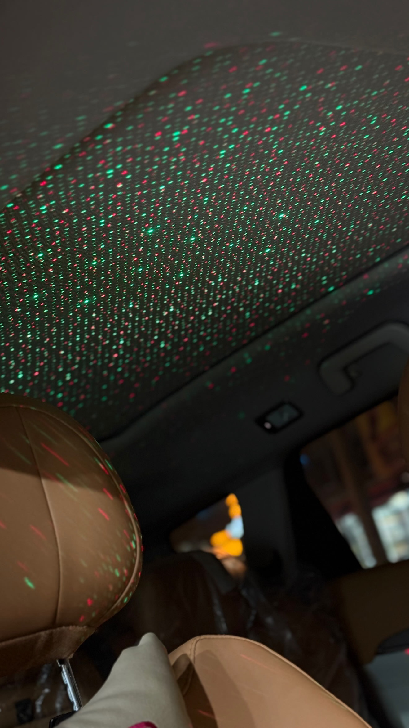 جنس بدنه:: آلیاژ آلومینیوم 		 نورپردازی: 5حالت نور پردازی 		 نور لیزر: دارد / سه رنگ آبی و قرمز و سبز.. 		امکان چرخش نور لیزر برای تنظیم روی سقف 		 حجم مخزن: 50 میلی لیتر