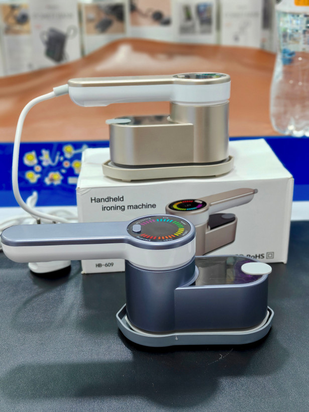 اتوی مسافرتی HB-609 یک اتوی بخار دستی و قابلحمل است
