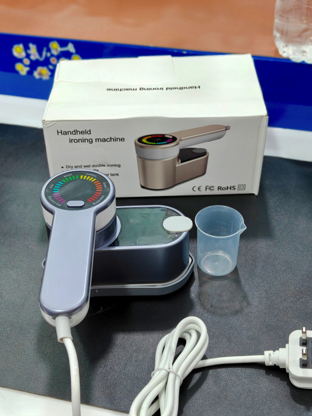 اتوی مسافرتی HB-609 یک اتوی بخار دستی و قابلحمل است